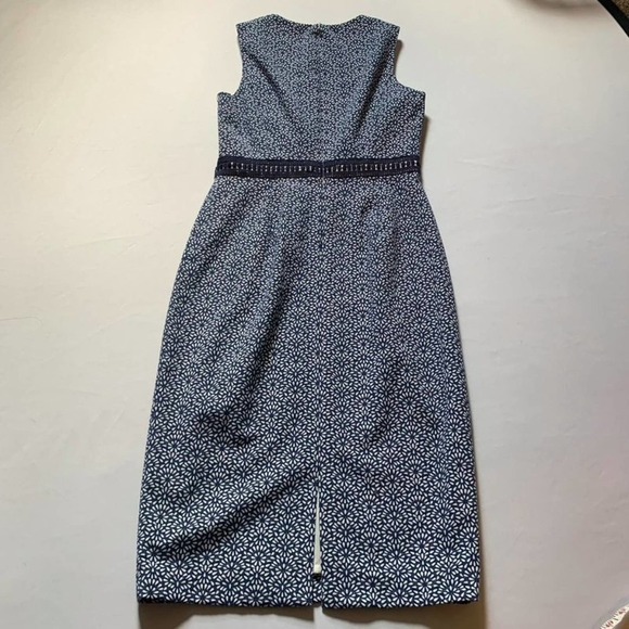 Maggy London Blue and White A-line dress US 4 - Picture 9 of 10